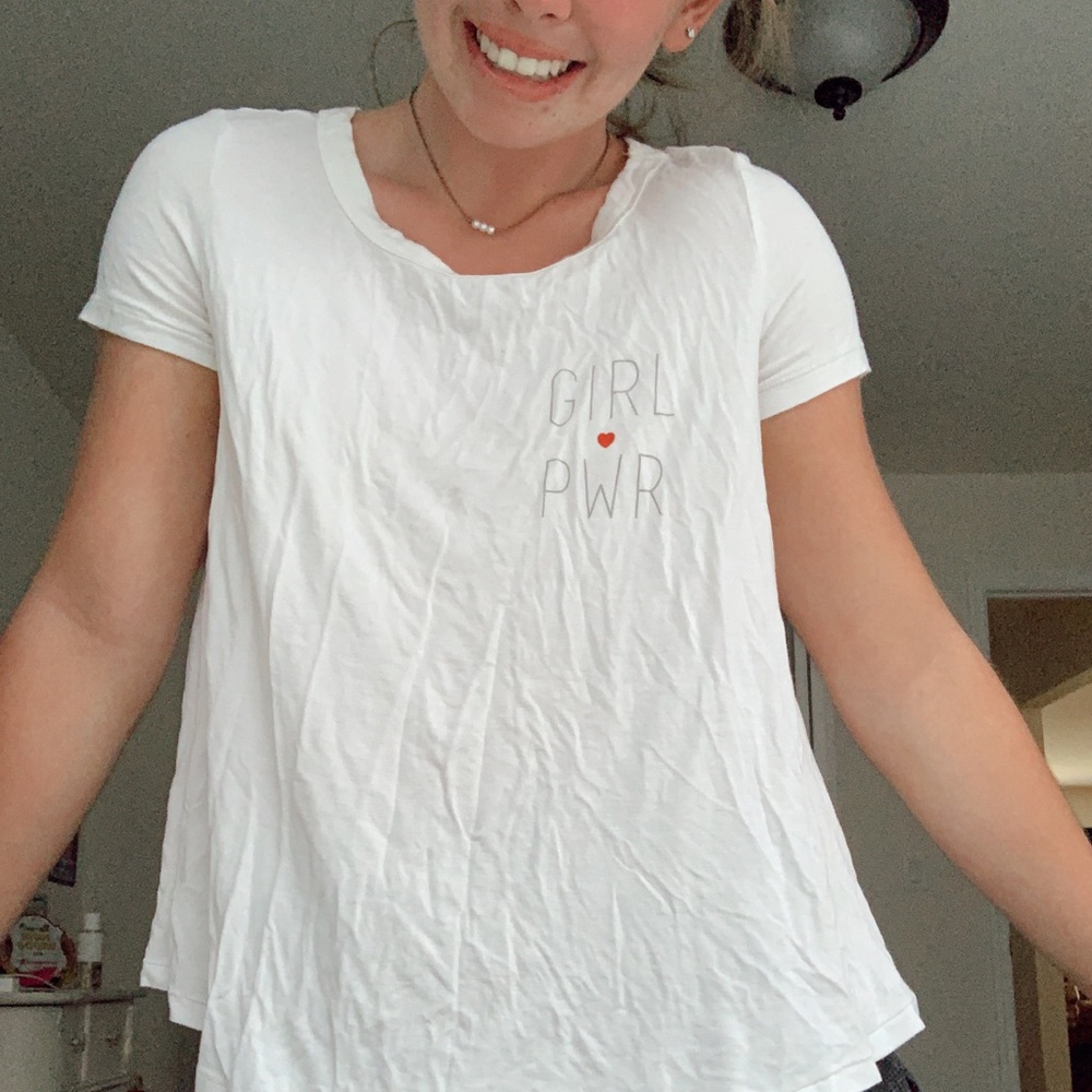 White tee